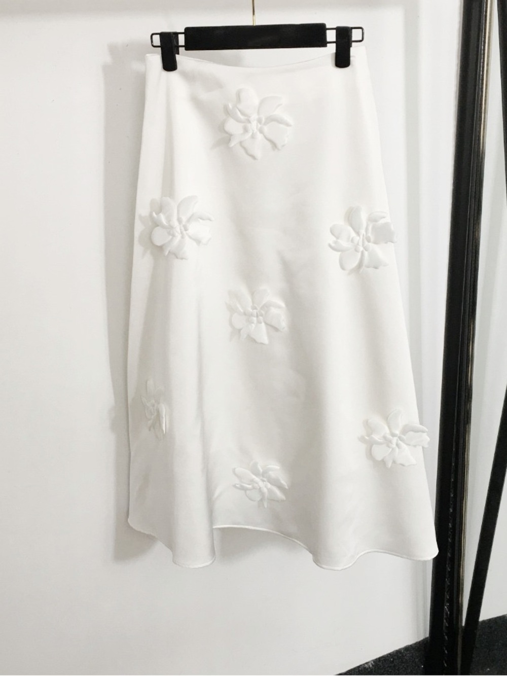 Runway Style 3D Floral Applique 2-Piece Set Crop Top & Midi Skirt White - Picture 6 of 14